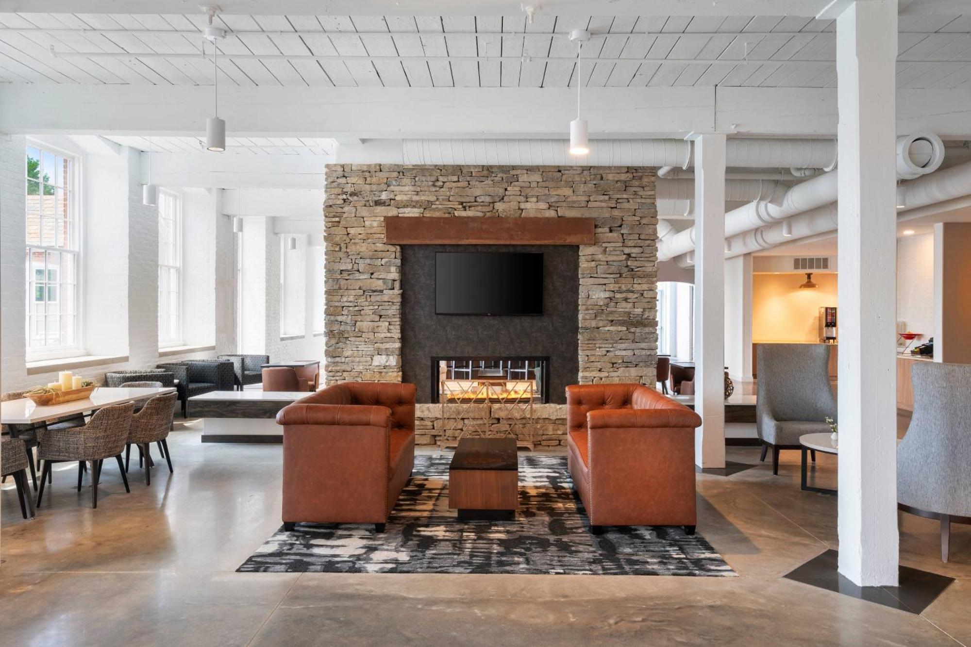 Fairfield Inn & Suites Madison Historic Eagle Cotton Mill Buitenkant foto