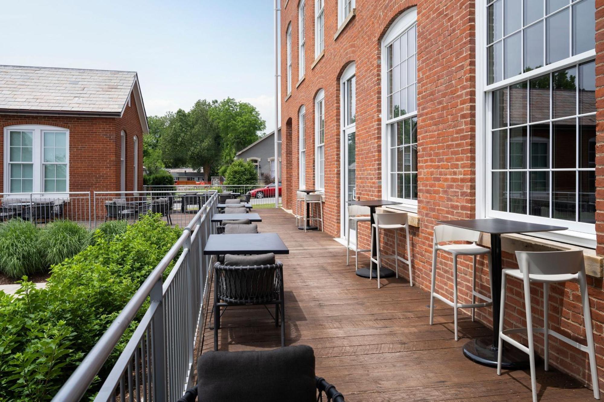 Fairfield Inn & Suites Madison Historic Eagle Cotton Mill Buitenkant foto