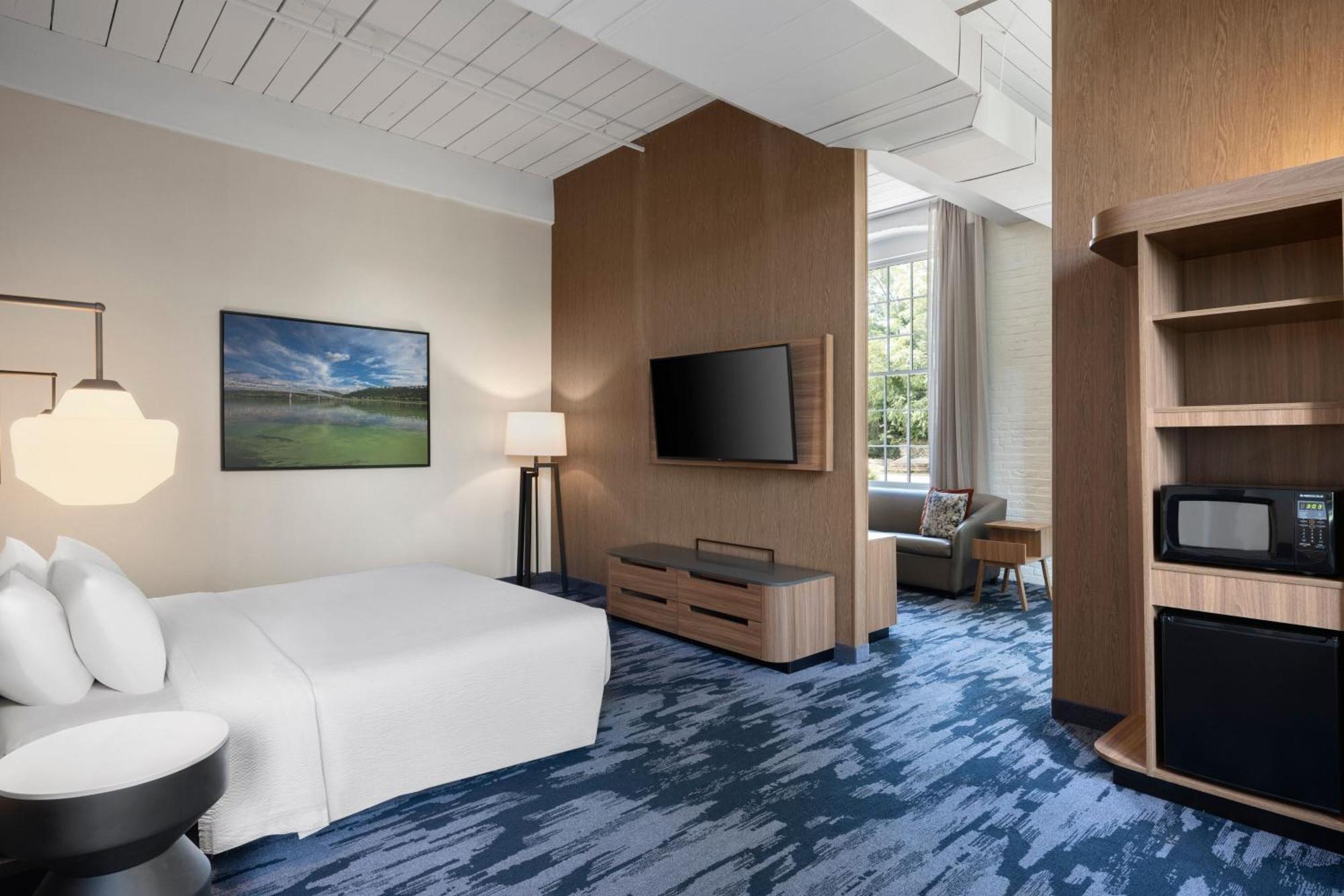 Fairfield Inn & Suites Madison Historic Eagle Cotton Mill Buitenkant foto