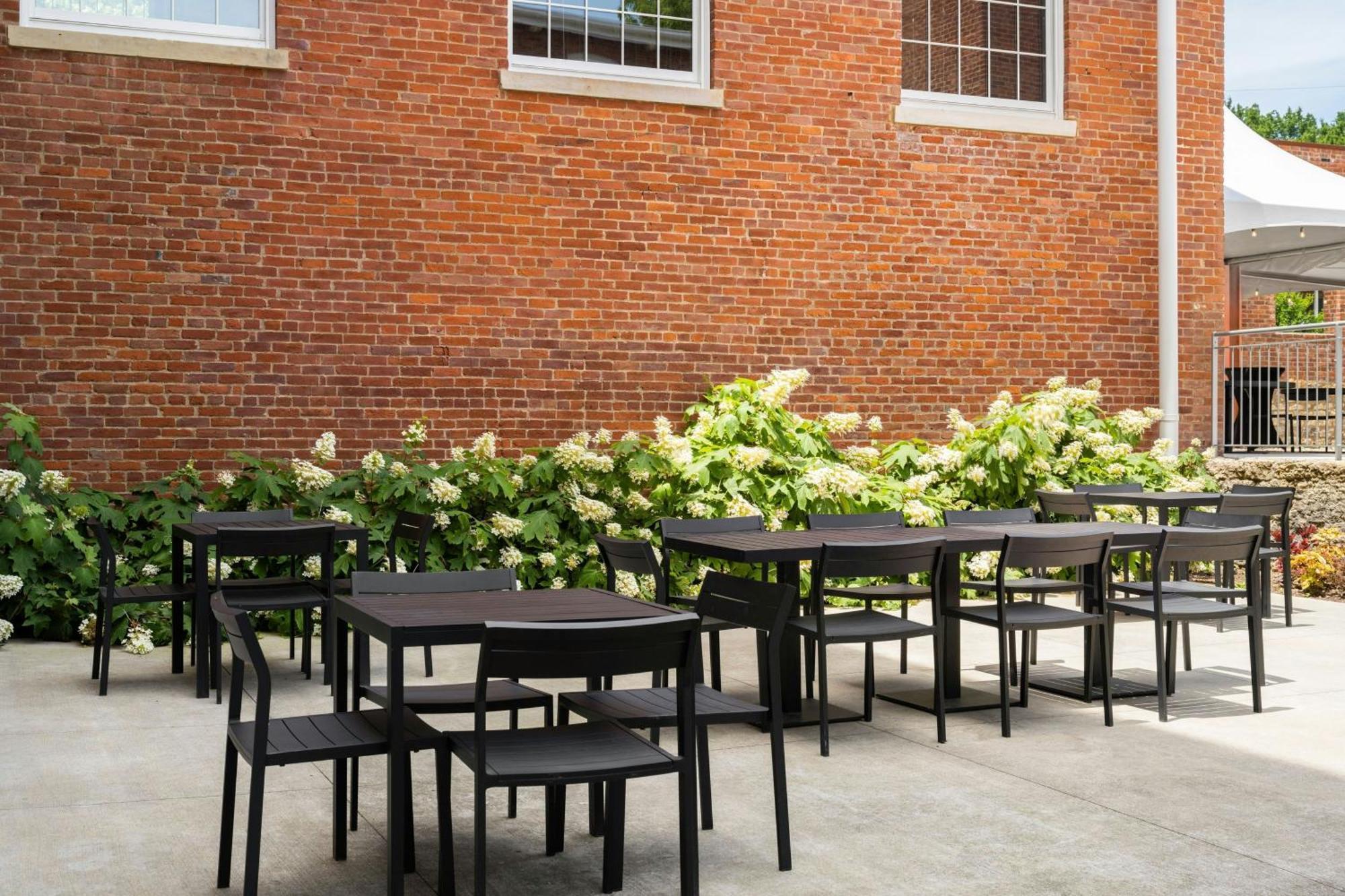 Fairfield Inn & Suites Madison Historic Eagle Cotton Mill Buitenkant foto